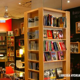 Librería Hydria (Salamanca): libros, música, cine, café