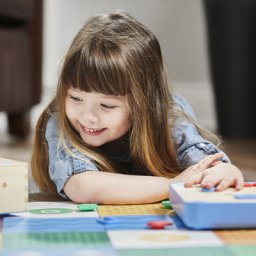 Cubetto, el bloque de madera que enseña programación