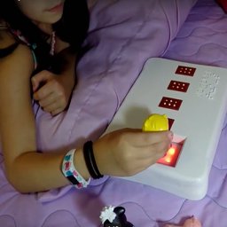 BecDot, el juguete que enseña a los niños ciegos a leer en braille