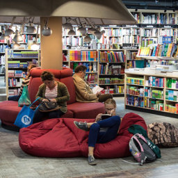 Más allá del Club de lectura: Promover la lectura y la escritura desde las bibliotecas en tiempos de cambio