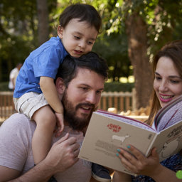 Charlando sobre promoción de la lectura en casa con el equipo de Hacer Familia