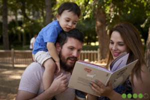 Charlando sobre promoción de la lectura en casa con el equipo de Hacer Familia