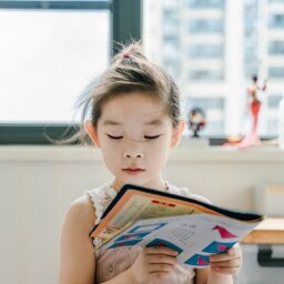 Qué ocurre en el cerebro de los niños cuando les leen