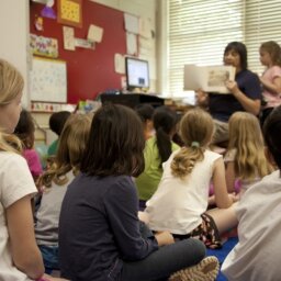 Efectos de la lectura compartida en la alfabetización de niños con autismo