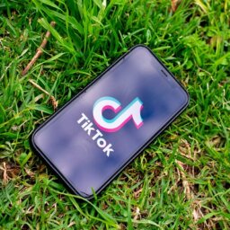 TikTok invierte en contenido educativo y de audio