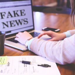 Las fake news o cómo prevenir y combatir los bulos desde la biblioteca