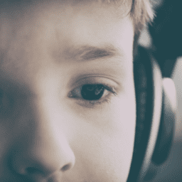 Inteligencia artificial en la producción de audiolibros para niños y jóvenes