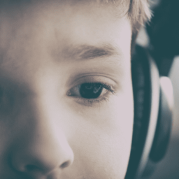 Inteligencia artificial en la producción de audiolibros para niños y jóvenes